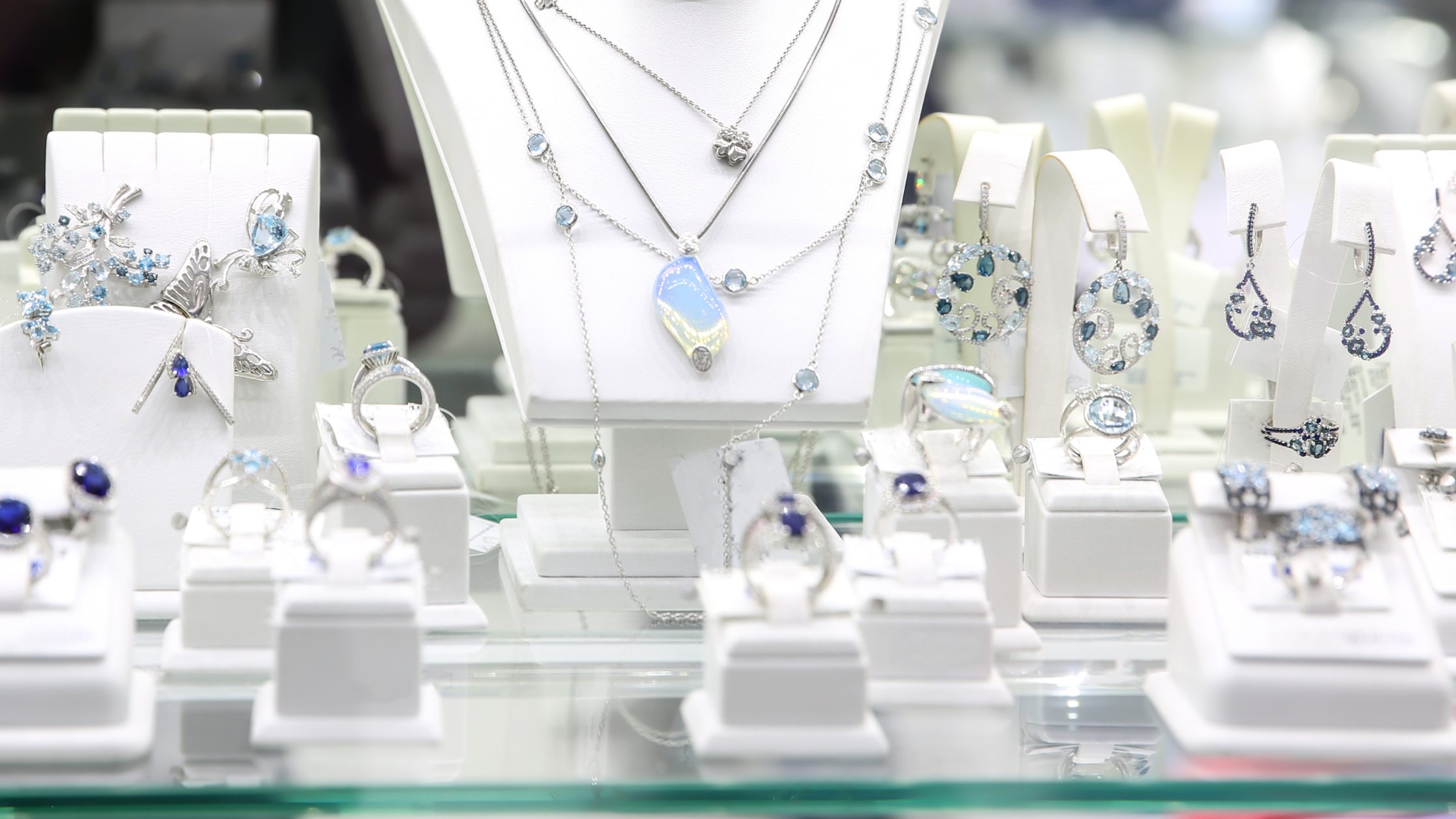 BusinessSetup_Blogpost_Bizzmosis_How to Start a jewellery business in Dubai_DIY_StepByStep_Guide BusinessSetup_Blogpost_Bizzmosis_How to Start a jewellery business in Dubai_DIY_StepByStep_Guide